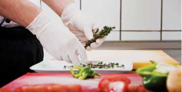 Disposable Gloves Buying Guide: Vinyl vs Latex vs Poly vs Nitrile Gloves