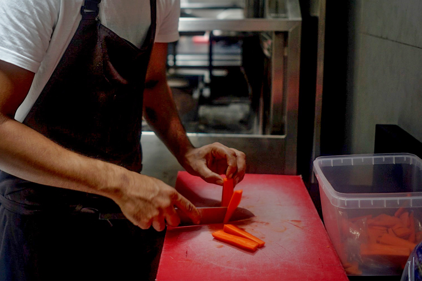 Why you shouldn't buy a plastic cutting board - CNET