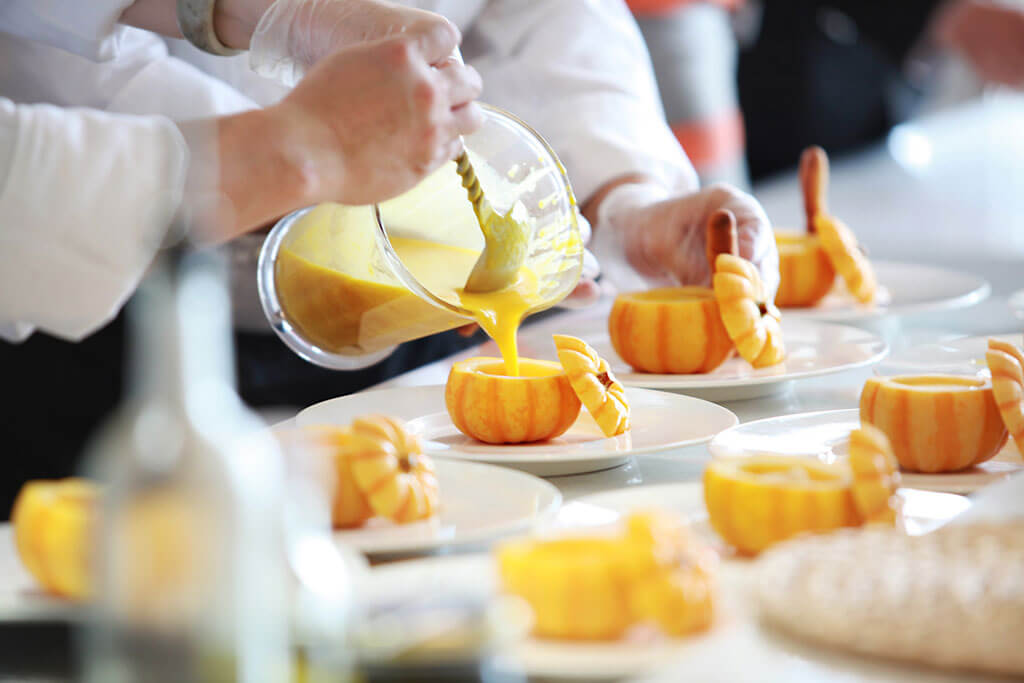 Soup that uses small pumpkins as a vessel. 