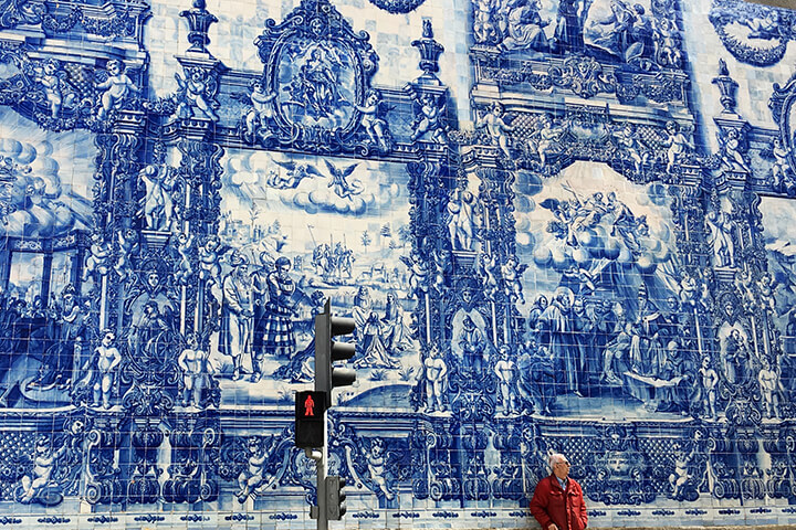 15947 azulejos make up the Capela das Almas (Chapels of Souls) in Porto, Portugal. 