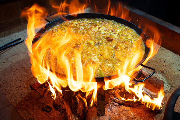 Paella of Valencia: the original and most traditional version of paella.
