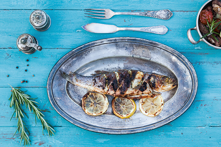 A whole fish presentation with a beautifully detailed fish knife.