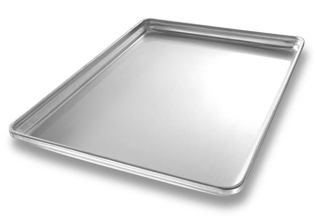 Sheet pan with a band in the rim.