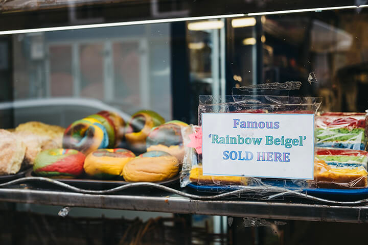 A version of the bagel that took the world by storm around 2016. Sign in a window of a famous Beigel Shop in London.