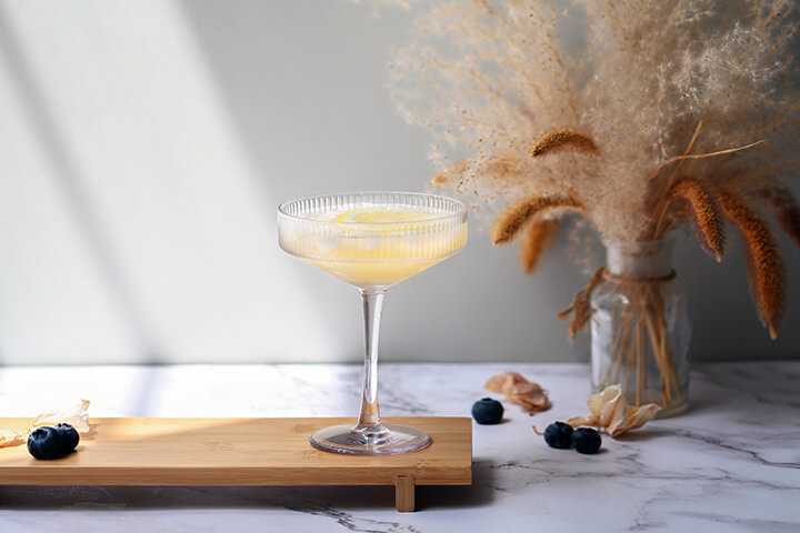 7 oz Gatsby™ Martini, shown in Ice.
