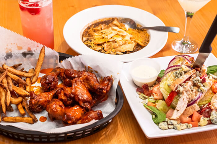A salad, chili, and dry rub wings.